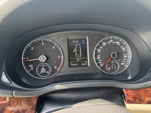 Used 2013 Volkswagen Passat TDI SEL Premium image 10