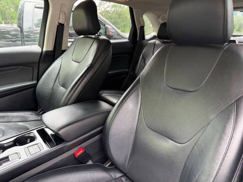 Used 2019 Ford Edge Titanium w/ Equipment Group 301A FWD image 19