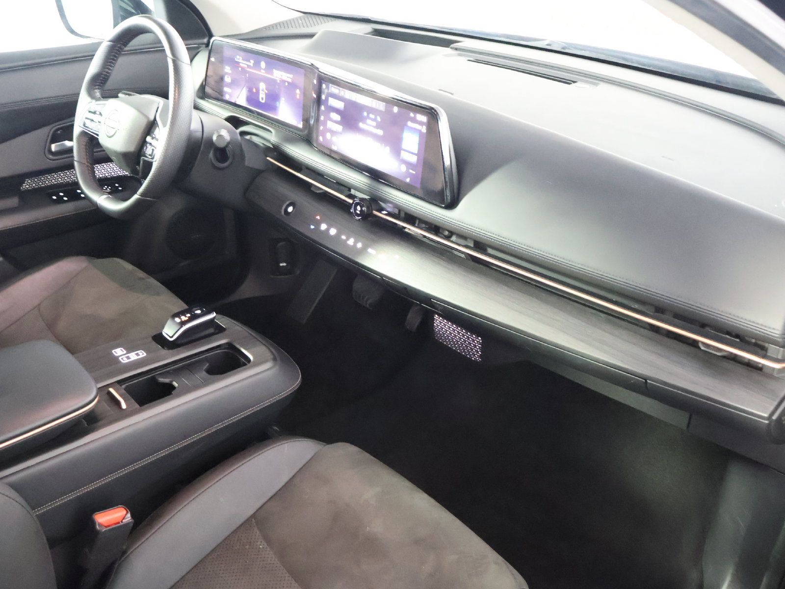 Used 2023 Nissan Ariya AWD image 51