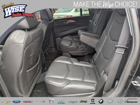 Used 2018 Cadillac Escalade Luxury AWD/4WD image 22