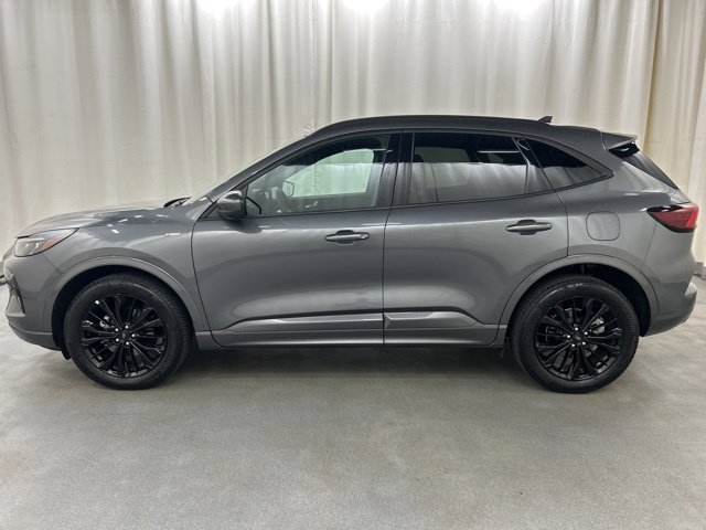 Used 2023 Ford Escape ST-Line Elite AWD/4WD image 3