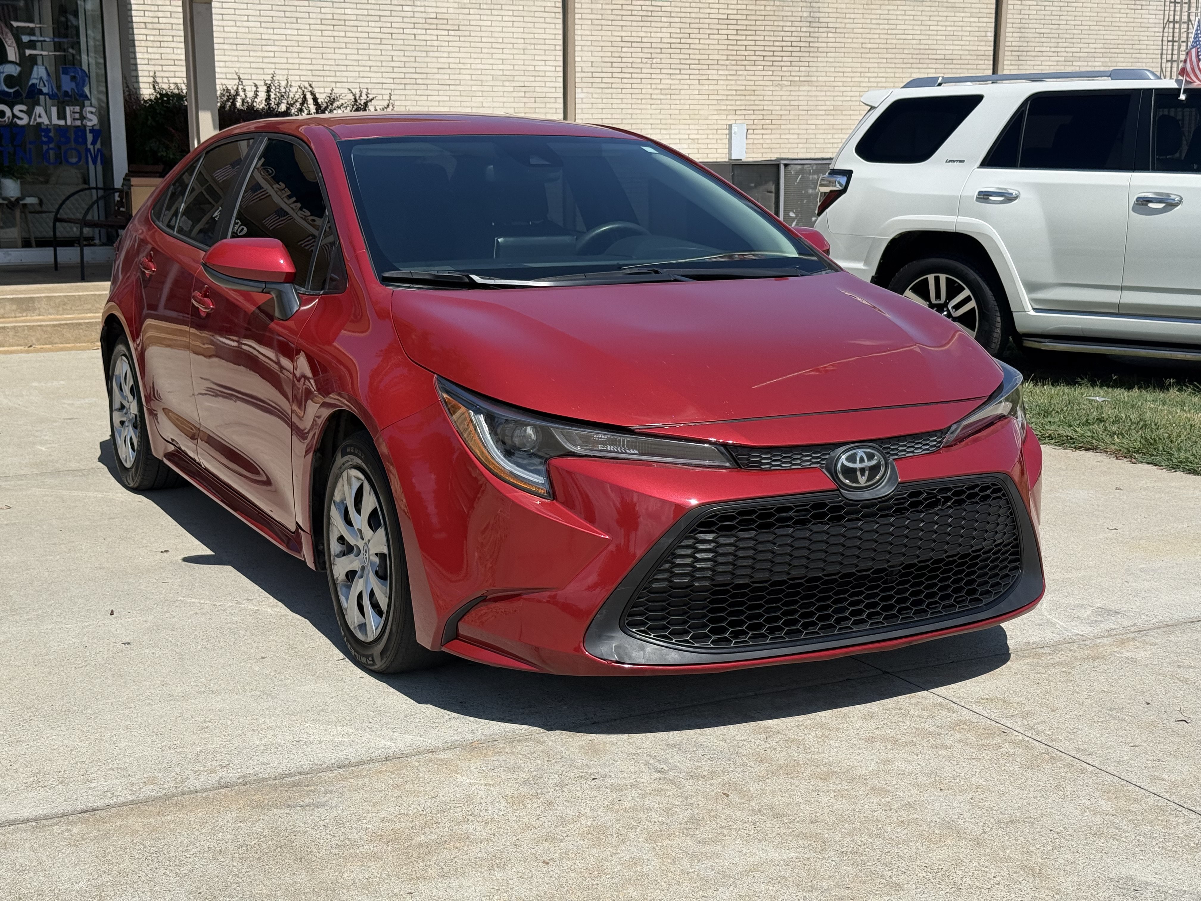 Used 2021 Toyota Corolla LE FWD image 3