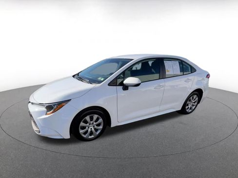 Used 2025 Toyota Corolla LE image 7