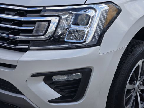 Used 2018 Ford Expedition XLT w/ Equipment Group 202A RWD image 10