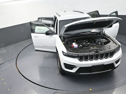 New 2025 Jeep Grand Cherokee Laredo image 28