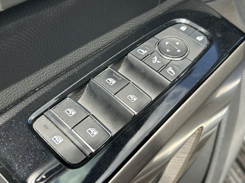 Used 2022 Nissan Pathfinder Platinum w/ Cargo Package AWD/4WD image 16