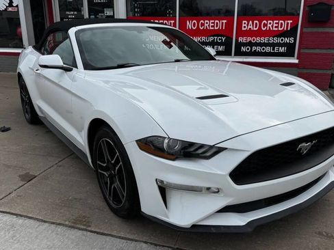 Used 2018 Ford Mustang Premium image 3