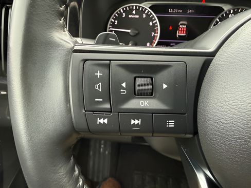 Used 2024 Nissan Pathfinder SV AWD/4WD image 19