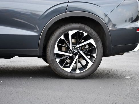 Used 2024 Mitsubishi Outlander SE AWD/4WD image 11