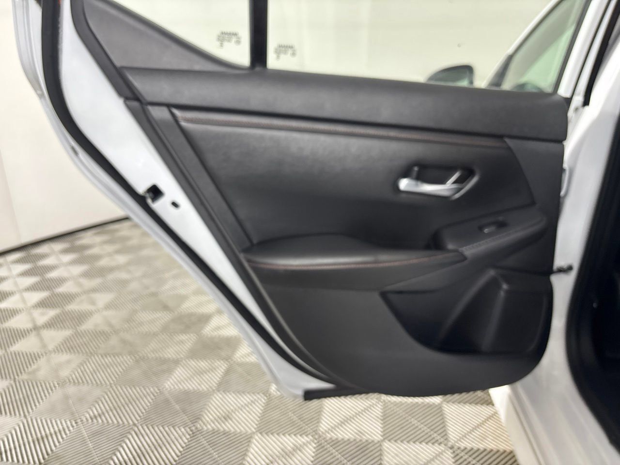 Used 2023 Nissan Sentra SR w/ Electronics Package FWD image 22