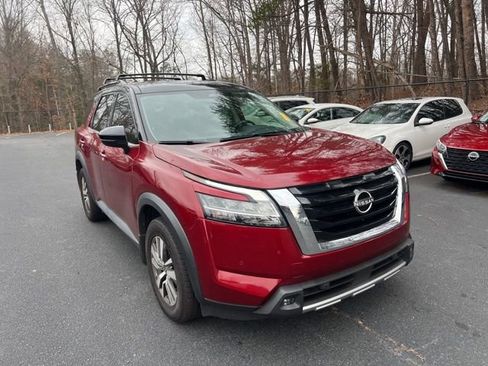 Used 2022 Nissan Pathfinder SL image 3