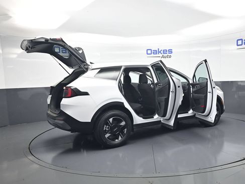 New 2026 Kia Sportage LX w/ LX Convenience Package AWD/4WD image 54