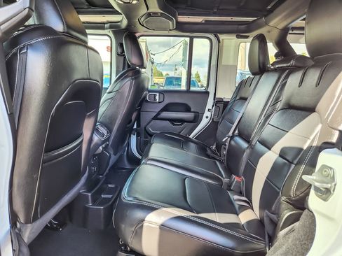 Used 2023 Jeep Wrangler Unlimited Sahara w/ Cold Weather Group image 9