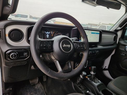 Used 2025 Jeep Gladiator Sport AWD/4WD image 10