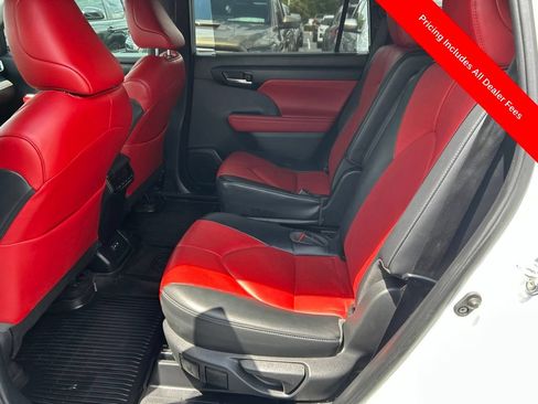 Used 2023 Toyota Highlander XSE FWD image 14
