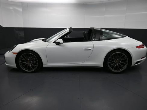 Certified 2019 Porsche 911 Targa 4 AWD/4WD image 31