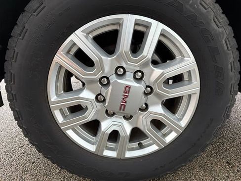 Used 2024 GMC Sierra 2500 SLE AWD/4WD image 9
