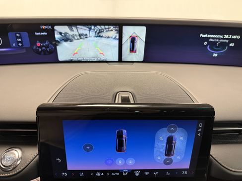 Used 2024 Lincoln Nautilus Reserve w/ Equipment Group 202A image 18