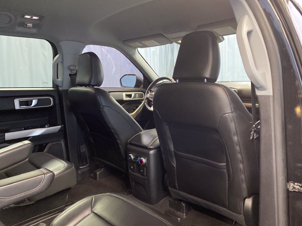 Used 2022 Ford Explorer XLT w/ Equipment Group 202A AWD/4WD image 38