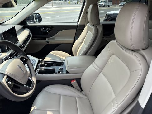 Used 2022 Lincoln Aviator AWD w/ Premium Package image 12