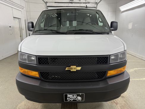 New 2025 Chevrolet Express 3500 w/ Driver Convenience Package image 2