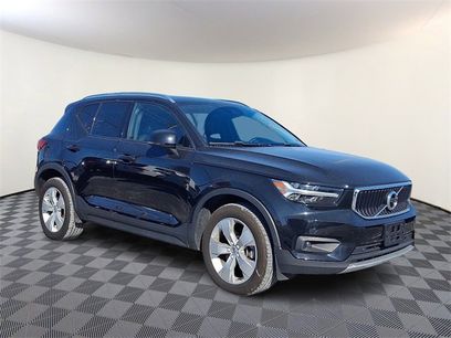 Used 2022 Volvo XC40 T5 Momentum