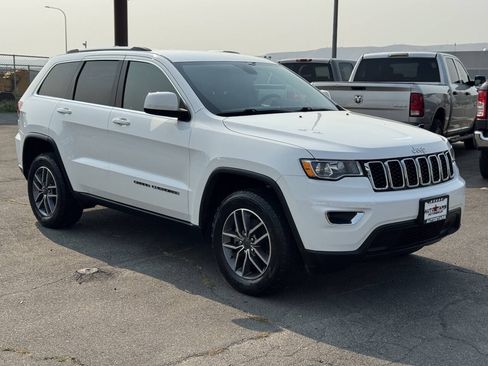 Used 2020 Jeep Grand Cherokee Laredo w/ 18" Wheel & 8.4" Radio Group AWD/4WD image 8