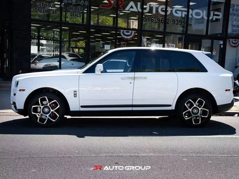 Used 2020 Rolls-Royce Cullinan Black Badge image 4