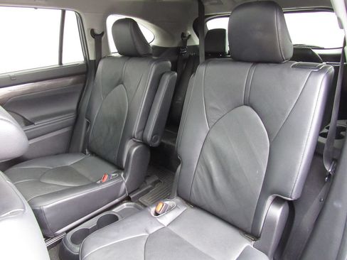 Used 2023 Toyota Highlander Platinum AWD/4WD image 17