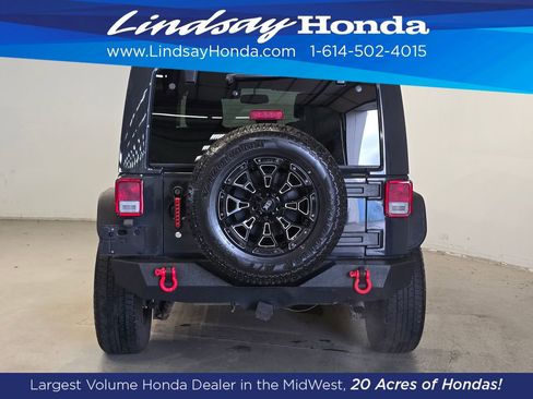 Used 2017 Jeep Wrangler Unlimited Sahara w/ Connectivity Group AWD/4WD image 6