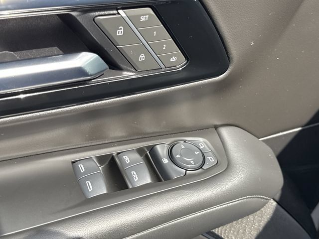 Used 2025 Chevrolet Tahoe Z71 AWD/4WD image 40