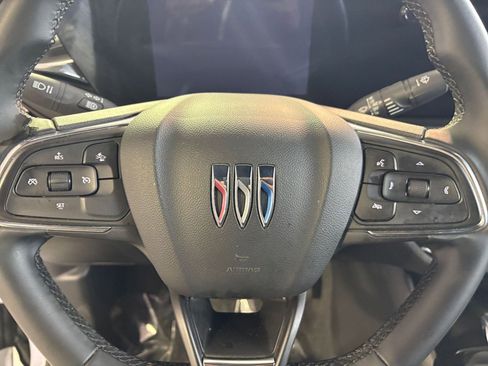 Used 2025 Buick Envista Sport Touring image 29