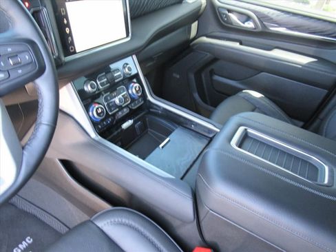 Used 2023 GMC Yukon Denali AWD/4WD image 19