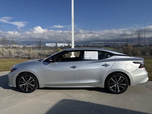 Used 2022 Nissan Maxima SV w/ Floor Mat Group image 2