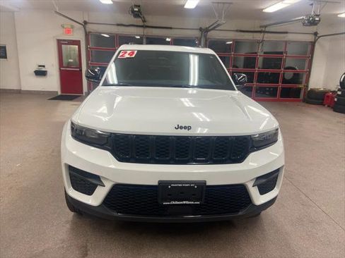 Certified 2024 Jeep Grand Cherokee Altitude image 12