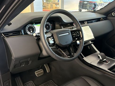 Used 2026 Land Rover Range Rover Evoque Dynamic SE AWD/4WD image 4