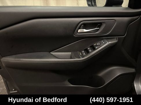 Used 2024 Nissan Rogue SV AWD/4WD image 11