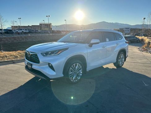 New 2026 Toyota Highlander Platinum AWD/4WD image 3