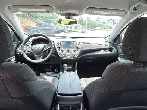 Used 2017 Chevrolet Malibu LT FWD image 22