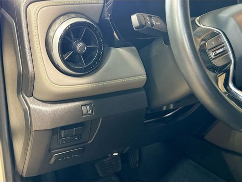 Used 2024 Chevrolet Colorado ZR2 w/ Technology Package AWD/4WD image 10