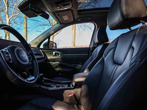 Certified 2024 Kia Sorento SX image 8