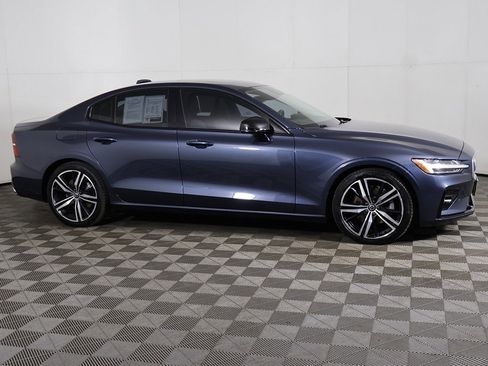 Used 2019 Volvo S60 T5 R-Design image 17