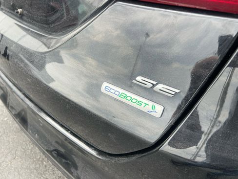 Used 2018 Ford Fusion SE w/ Fusion SE Technology Package FWD image 5