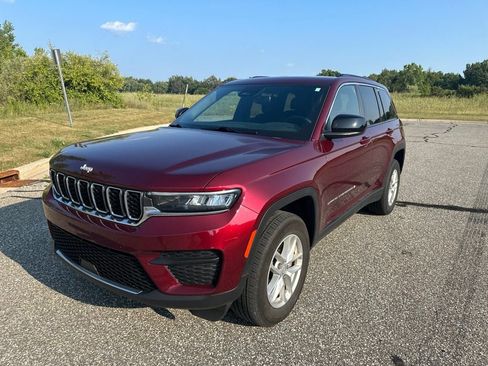 Used 2024 Jeep Grand Cherokee Laredo X w/ Luxury Tech Group I AWD/4WD image 1