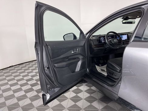 Used 2023 Nissan Ariya FWD image 17