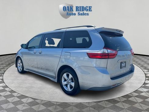 Used 2018 Toyota Sienna LE FWD image 7