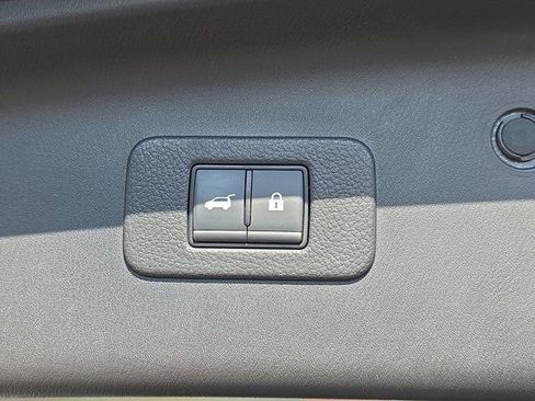 Used 2024 Nissan Armada SL image 13