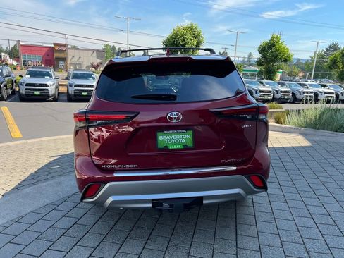 New 2026 Toyota Highlander Platinum AWD/4WD image 4