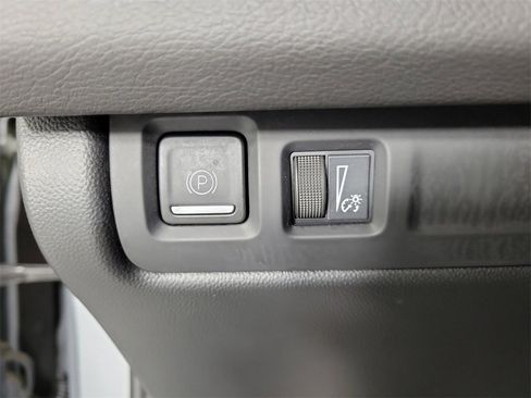 Certified 2025 Cadillac XT4 Premium Luxury image 31