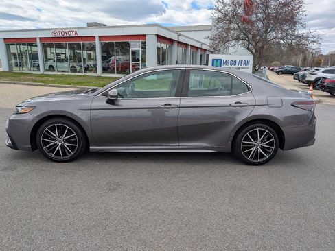 Used 2023 Toyota Camry SE FWD image 2